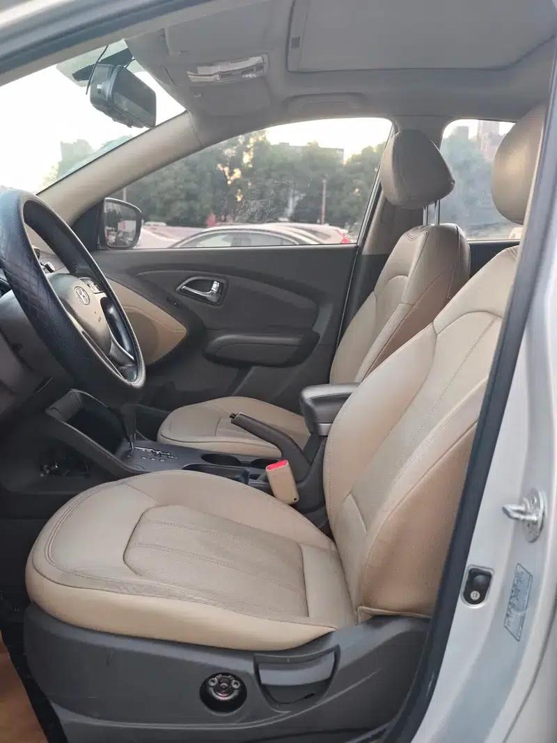 Hyundai ix35 2010 2.0L Automatic 2WD Elite GLS — миниатюра 12