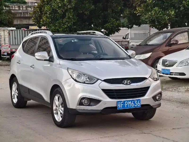 Hyundai ix35 2010 2.0L Automatic 2WD Elite GLS — миниатюра 3