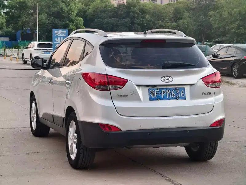 Hyundai ix35 2010 2.0L Automatic 2WD Elite GLS — миниатюра 4