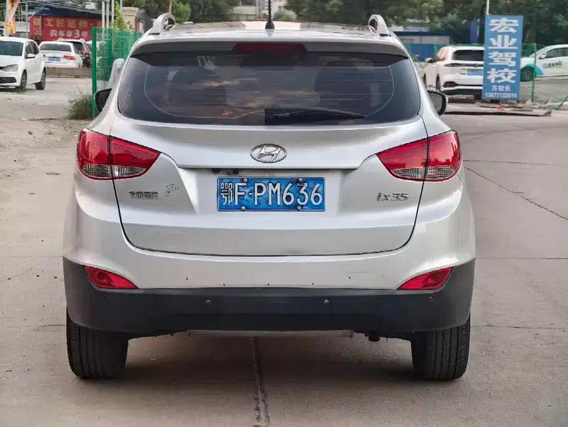 Hyundai ix35 2010 2.0L Automatic 2WD Elite GLS — миниатюра 5