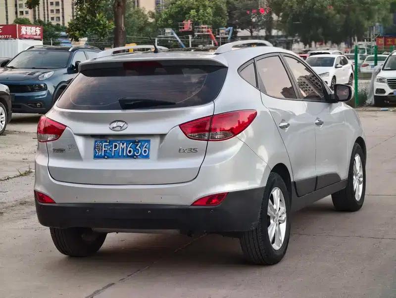 Hyundai ix35 2010 2.0L Automatic 2WD Elite GLS — миниатюра 6