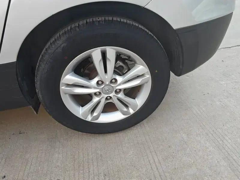 Hyundai ix35 2010 2.0L Automatic 2WD Elite GLS — миниатюра 7