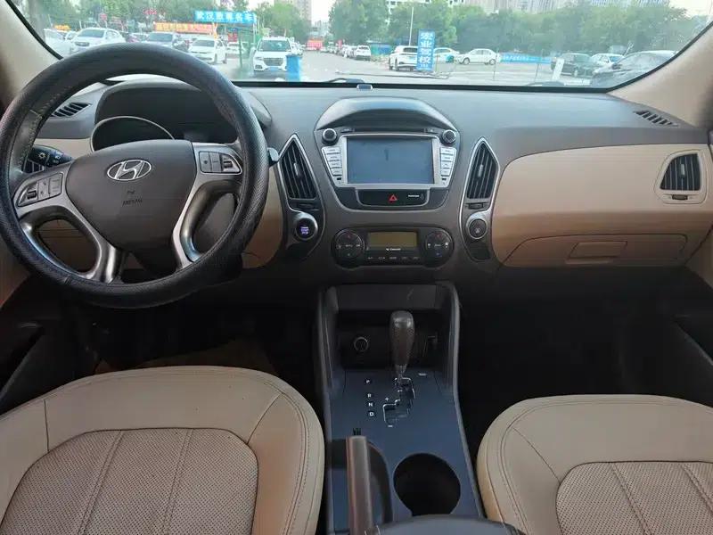 Hyundai ix35 2010 2.0L Automatic 2WD Elite GLS — миниатюра 10
