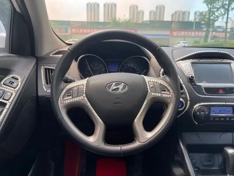 Hyundai ix35 2012 2.0L Automatic 2WD Elite GLS — миниатюра 12