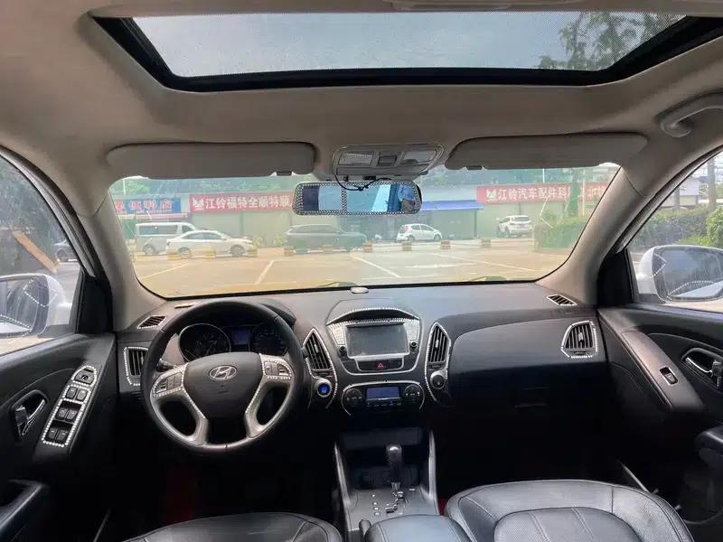Hyundai ix35 2012 2.0L Automatic 2WD Elite GLS — миниатюра 13