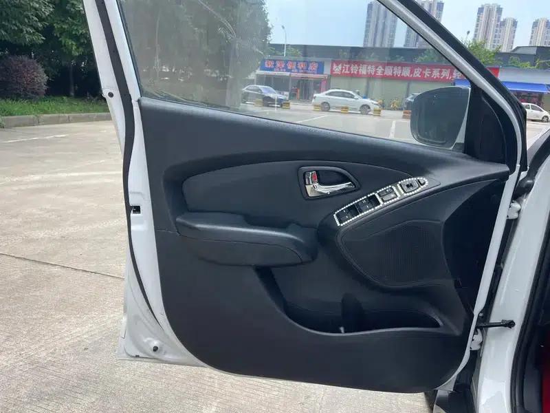 Hyundai ix35 2012 2.0L Automatic 2WD Elite GLS — миниатюра 17