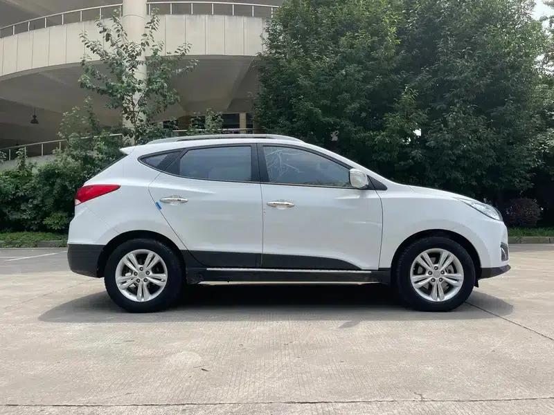 Hyundai ix35 2012 2.0L Automatic 2WD Elite GLS — миниатюра 5
