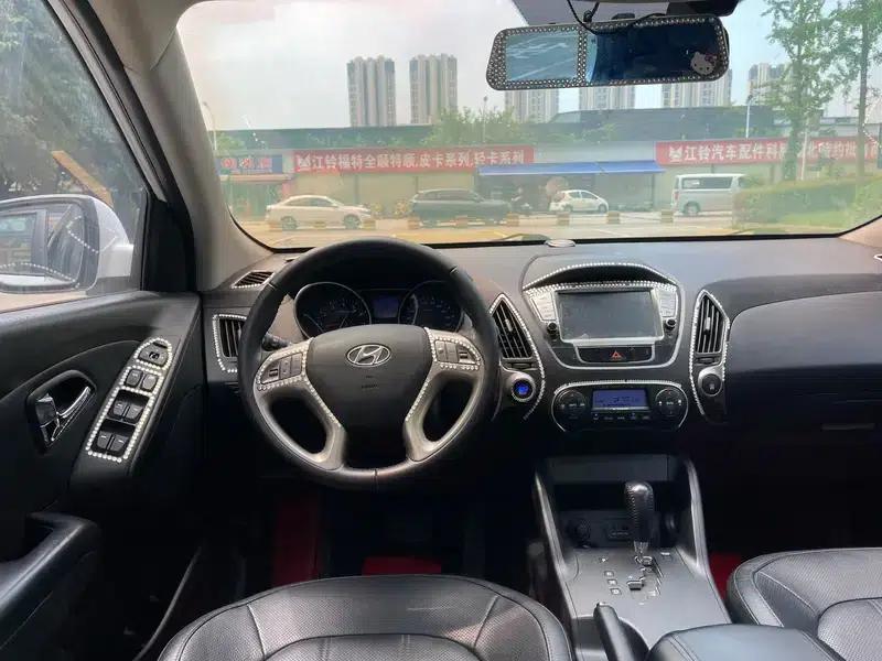 Hyundai ix35 2012 2.0L Automatic 2WD Elite GLS — миниатюра 10
