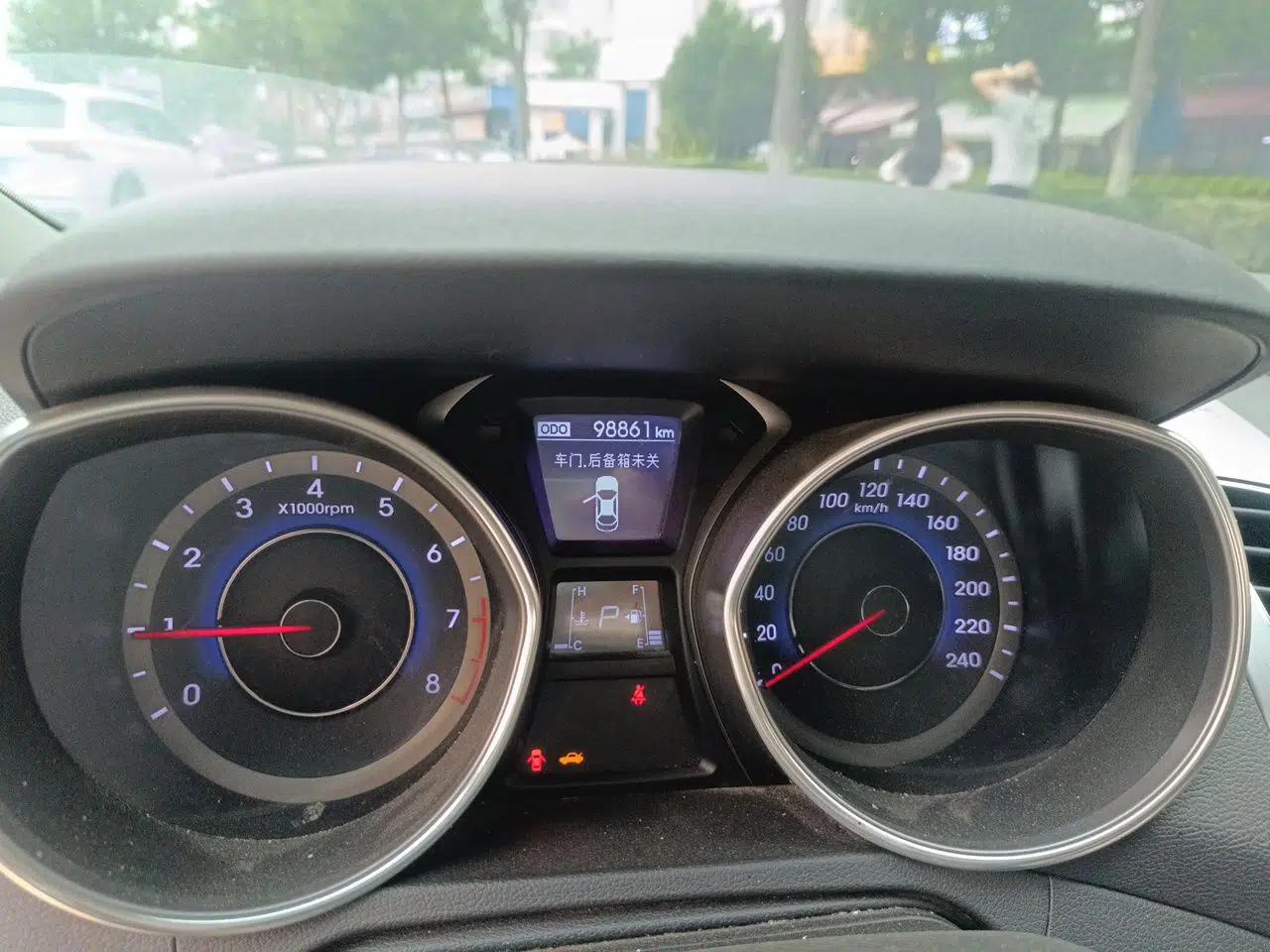 Hyundai Elantra (5th Generation / Langdong) 2012 1.6L Automatic Leading Model — миниатюра 12