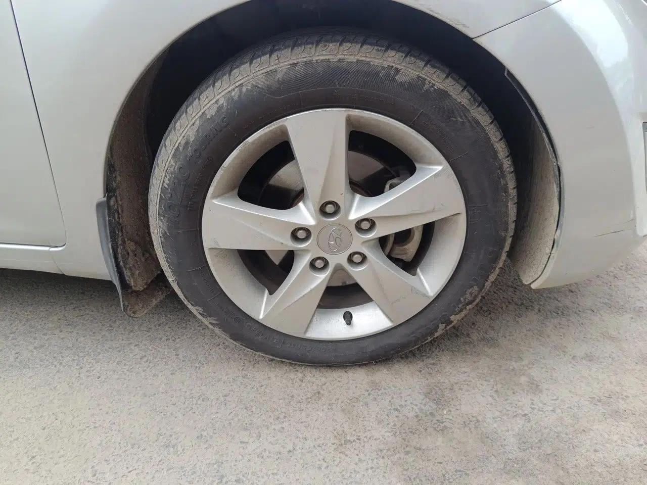 Hyundai Elantra (5th Generation / Langdong) 2012 1.6L Automatic Leading Model — миниатюра 8
