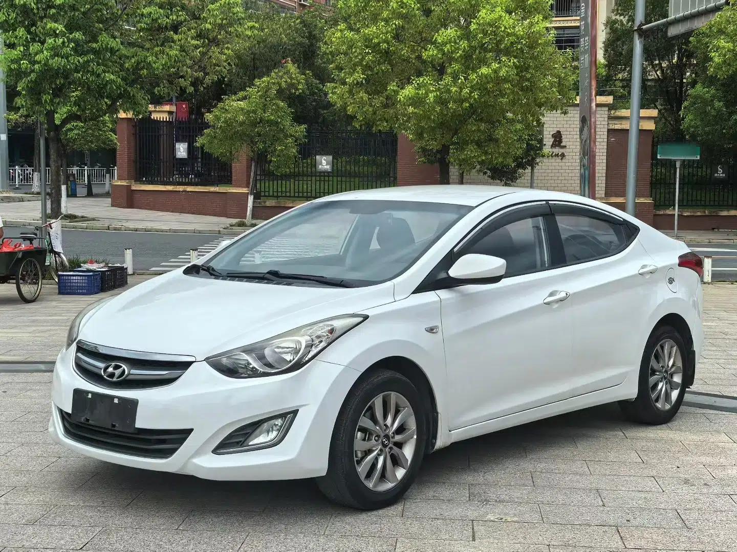 Hyundai Elantra (5th Generation / Langdong) 2015 1.6L Automatic Fashion Model — миниатюра 1