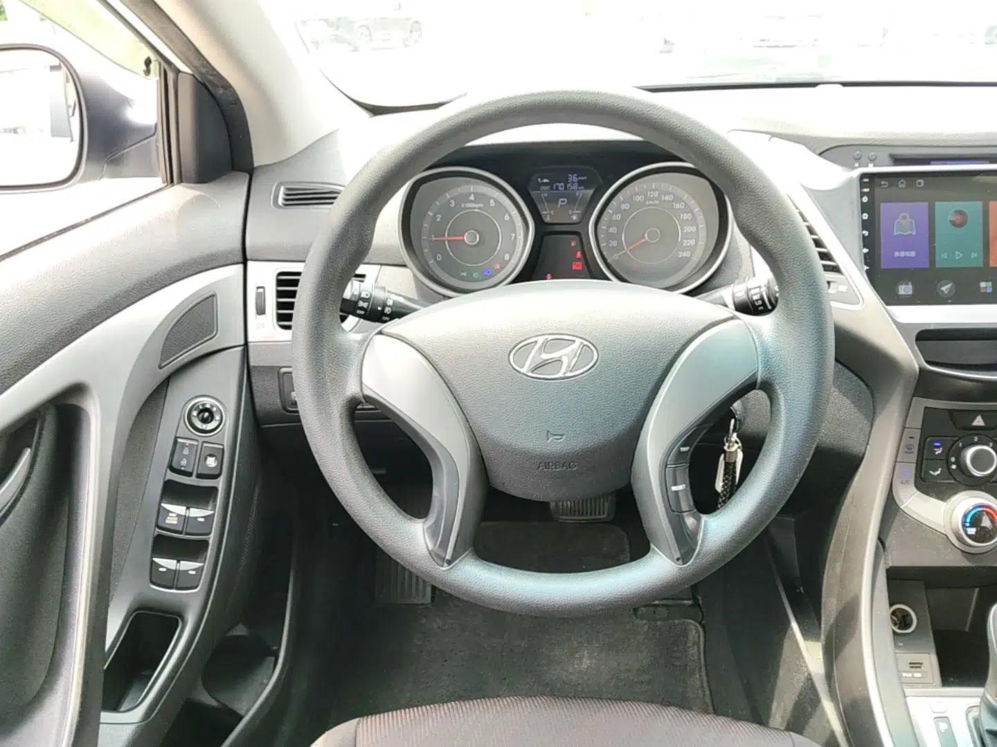Hyundai Elantra (5th Generation / Langdong) 2015 1.6L Automatic Fashion Model — миниатюра 13