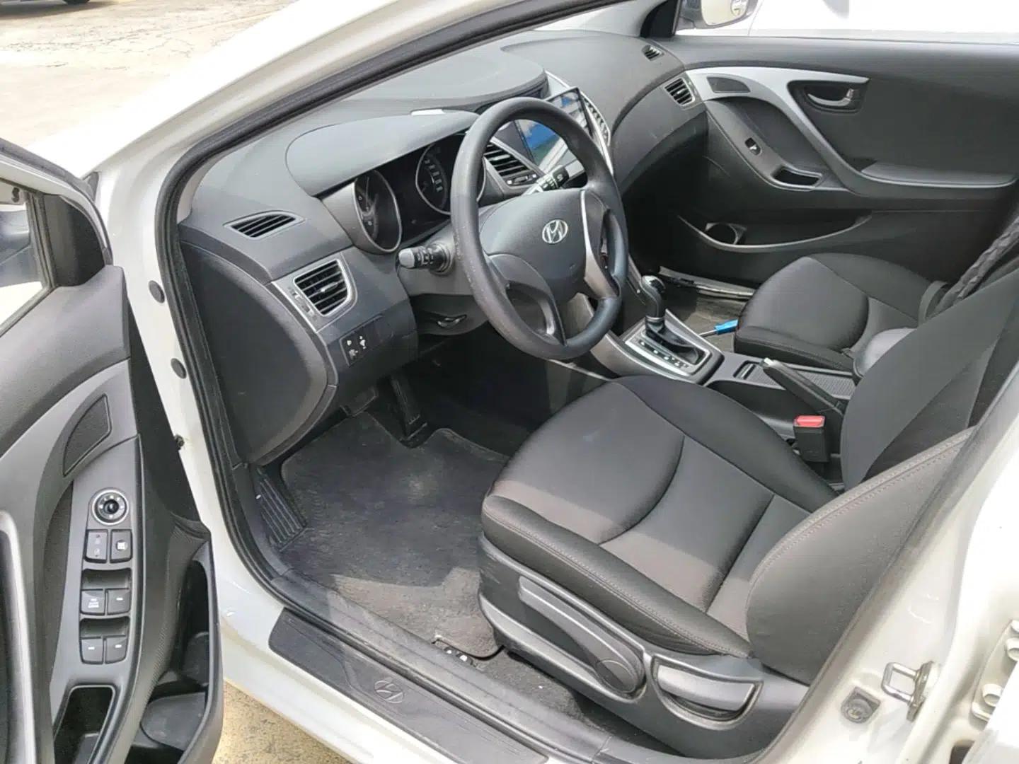 Hyundai Elantra (5th Generation / Langdong) 2015 1.6L Automatic Fashion Model — миниатюра 18