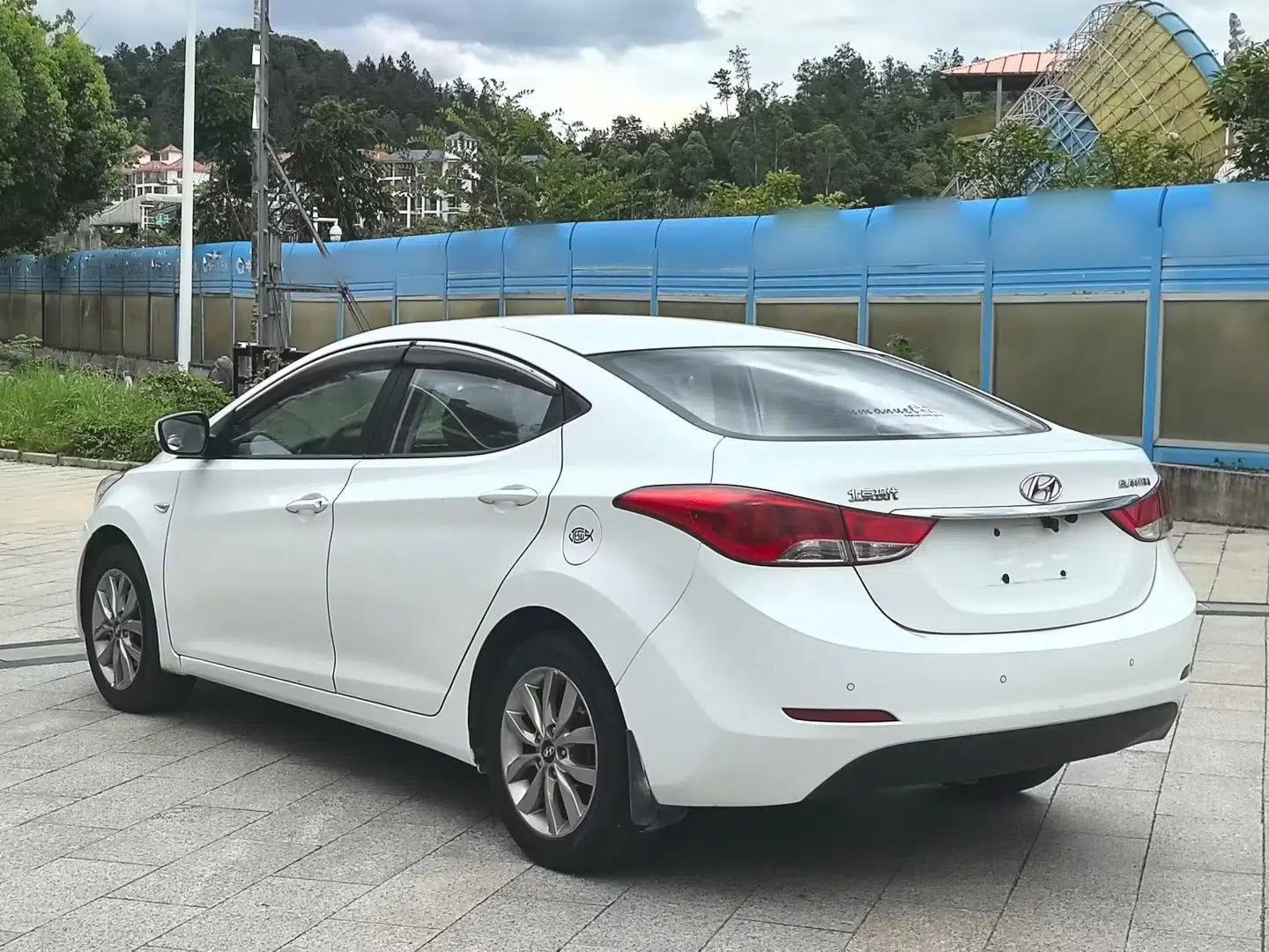 Hyundai Elantra (5th Generation / Langdong) 2015 1.6L Automatic Fashion Model — миниатюра 4