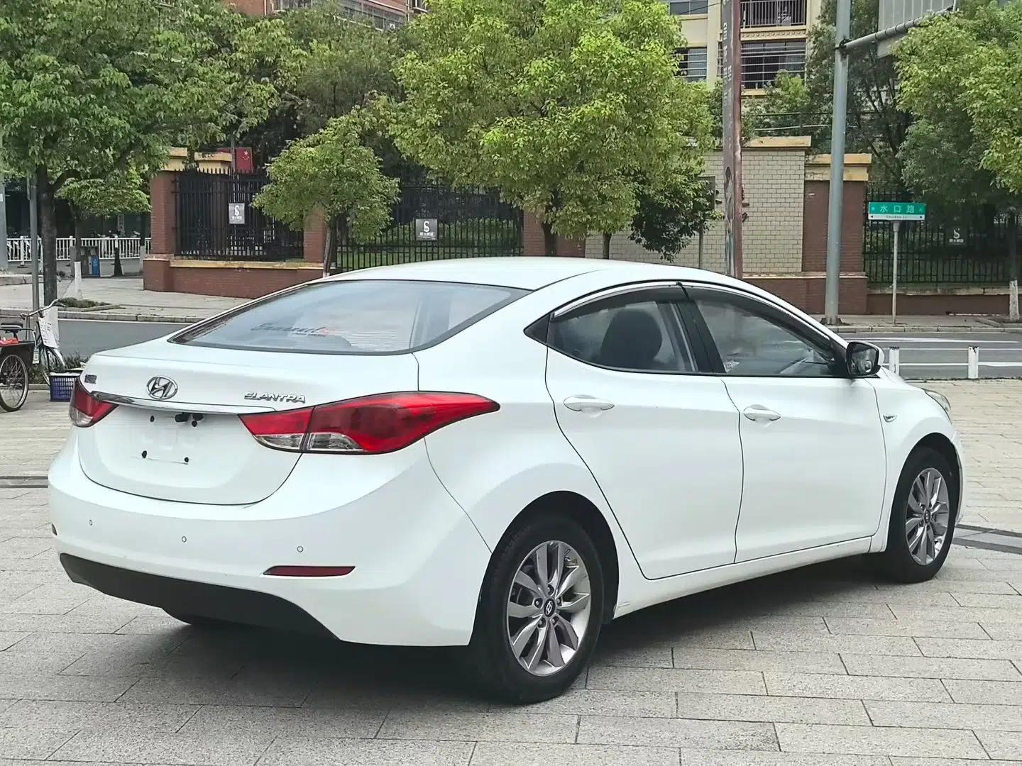 Hyundai Elantra (5th Generation / Langdong) 2015 1.6L Automatic Fashion Model — миниатюра 6
