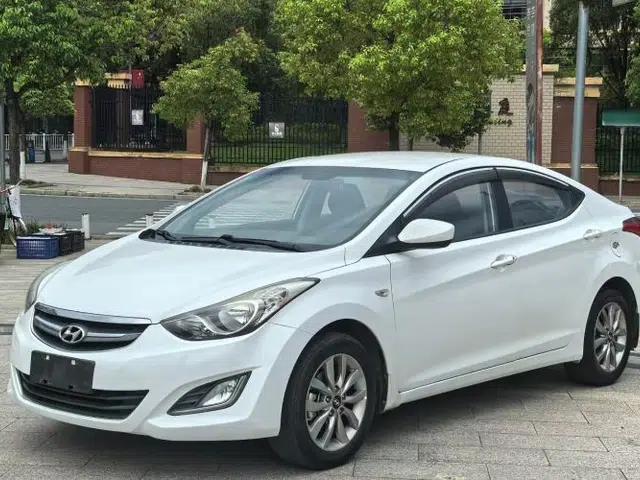 Hyundai Elantra (5th Generation / Langdong) 2015 1.6L Automatic Fashion Model