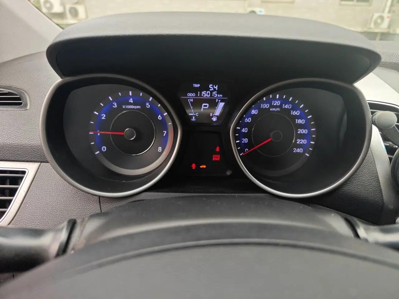 Hyundai Elantra (5th Generation / Langdong) 2012 1.6L Automatic Fashion Edition — миниатюра 11