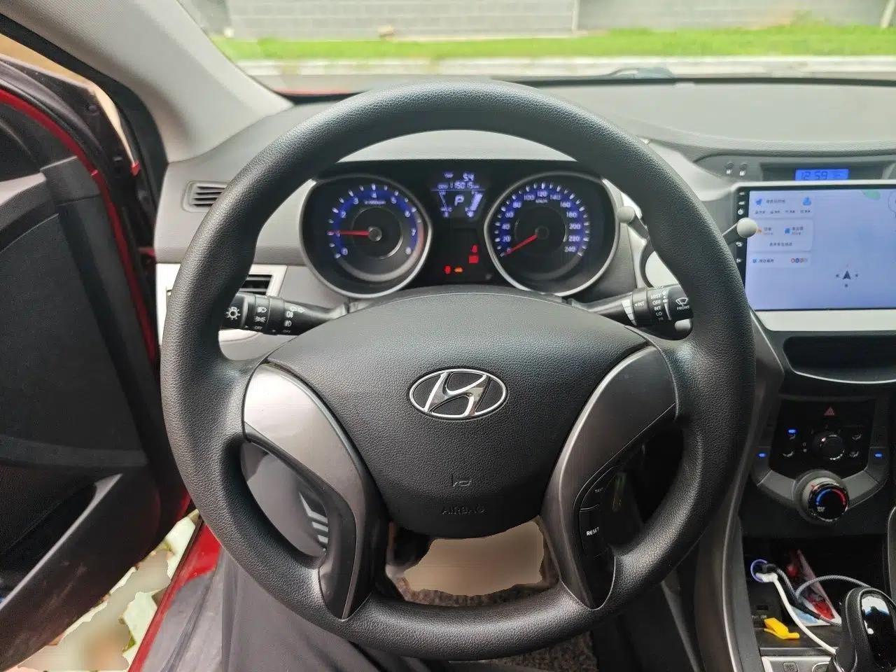 Hyundai Elantra (5th Generation / Langdong) 2012 1.6L Automatic Fashion Edition — миниатюра 10