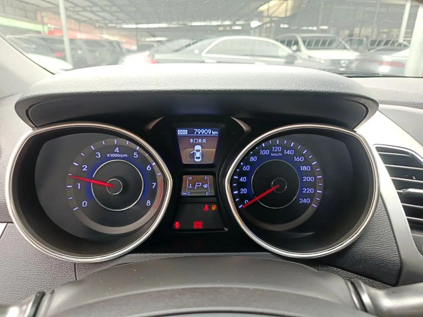Hyundai Elantra (5th Generation / Langdong) 2015 1.6L Automatic Leading Model — миниатюра 14