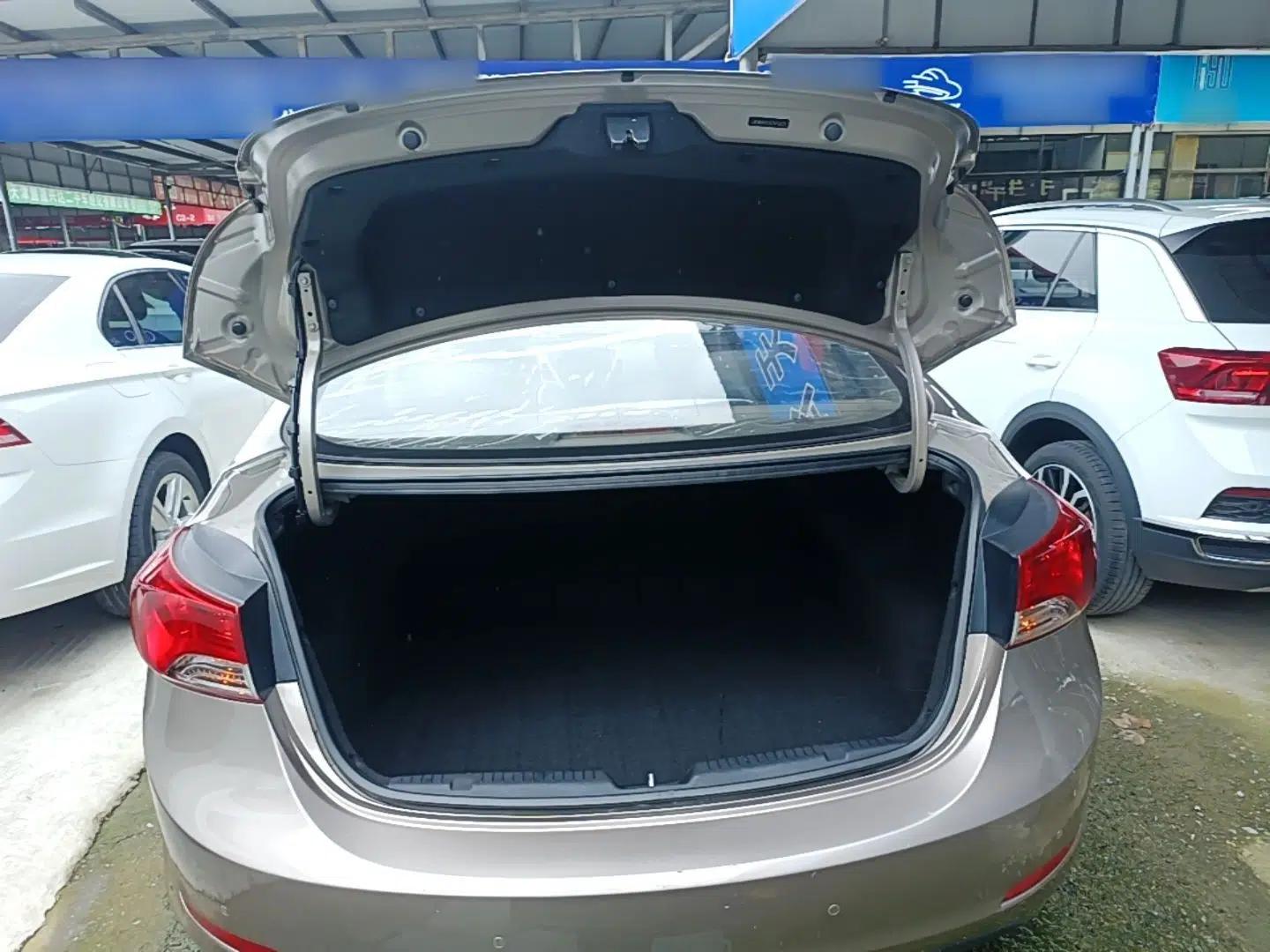 Hyundai Elantra (5th Generation / Langdong) 2015 1.6L Automatic Leading Model — миниатюра 22