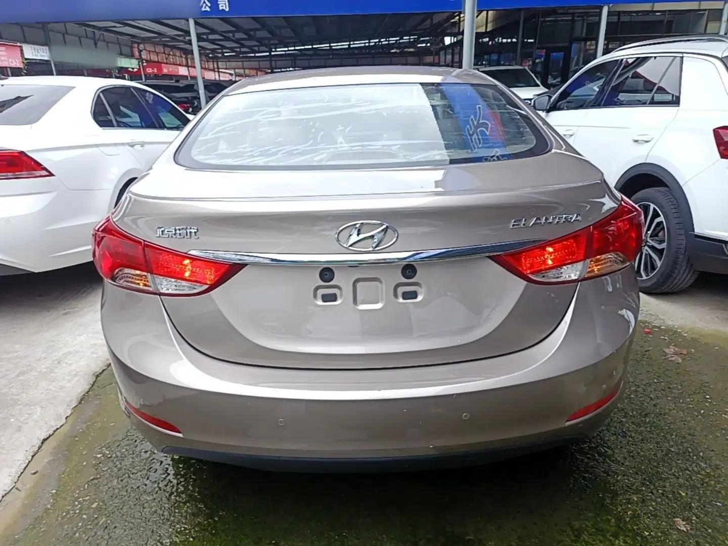 Hyundai Elantra (5th Generation / Langdong) 2015 1.6L Automatic Leading Model — миниатюра 5