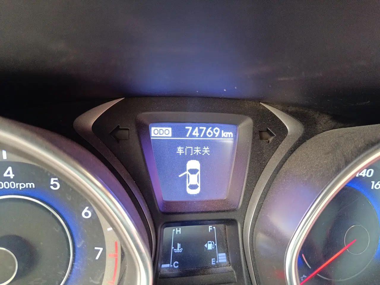 Hyundai Elantra (5th Generation / Langdong) 2012 1.6L Manual Leading Model — миниатюра 12
