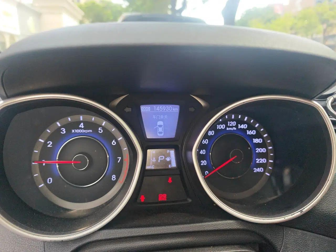 Hyundai Elantra (5th Generation / Langdong) 2015 1.6L Automatic Leading Model — миниатюра 12