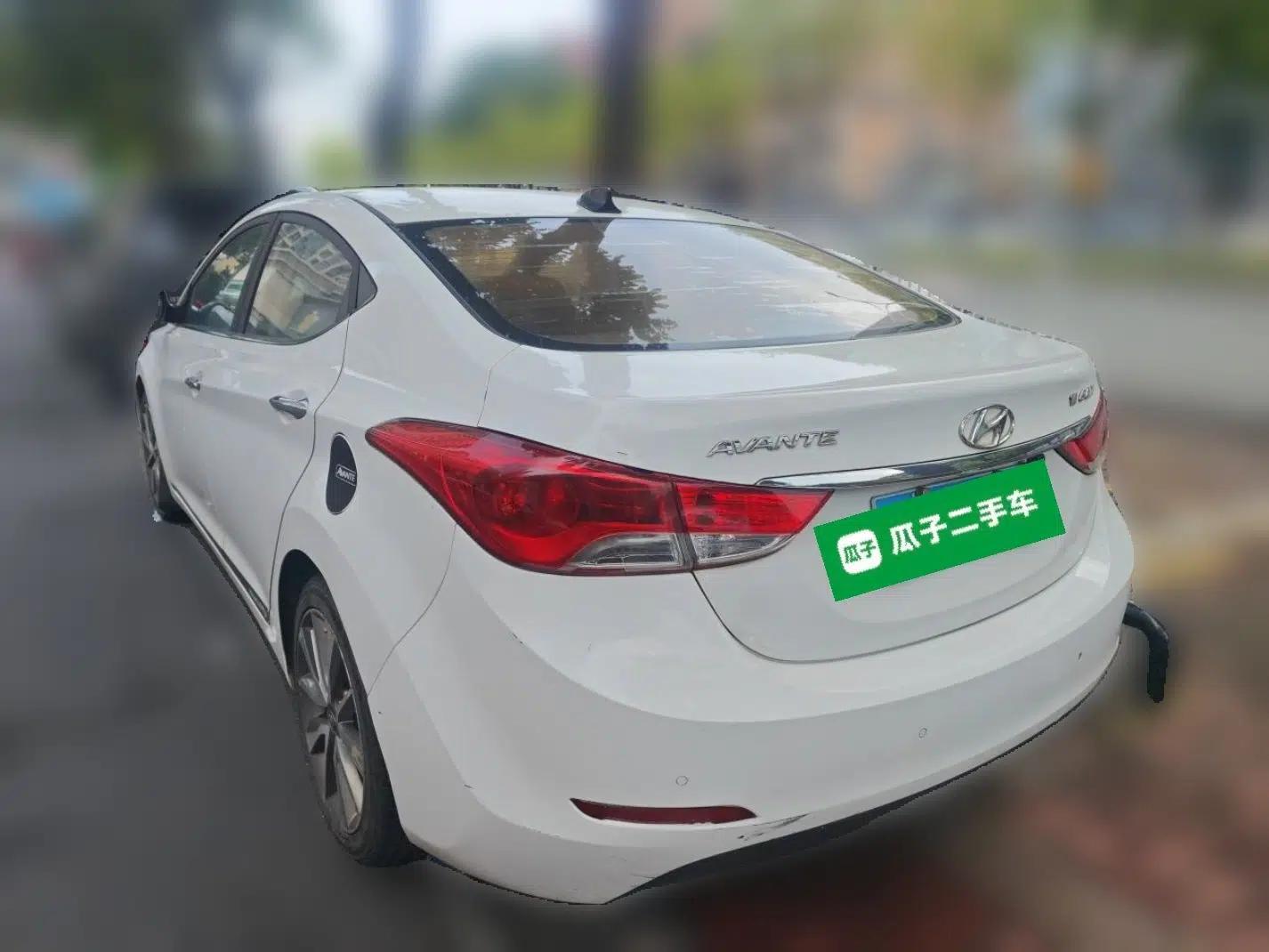 Hyundai Elantra (5th Generation / Langdong) 2015 1.6L Automatic Leading Model — миниатюра 4