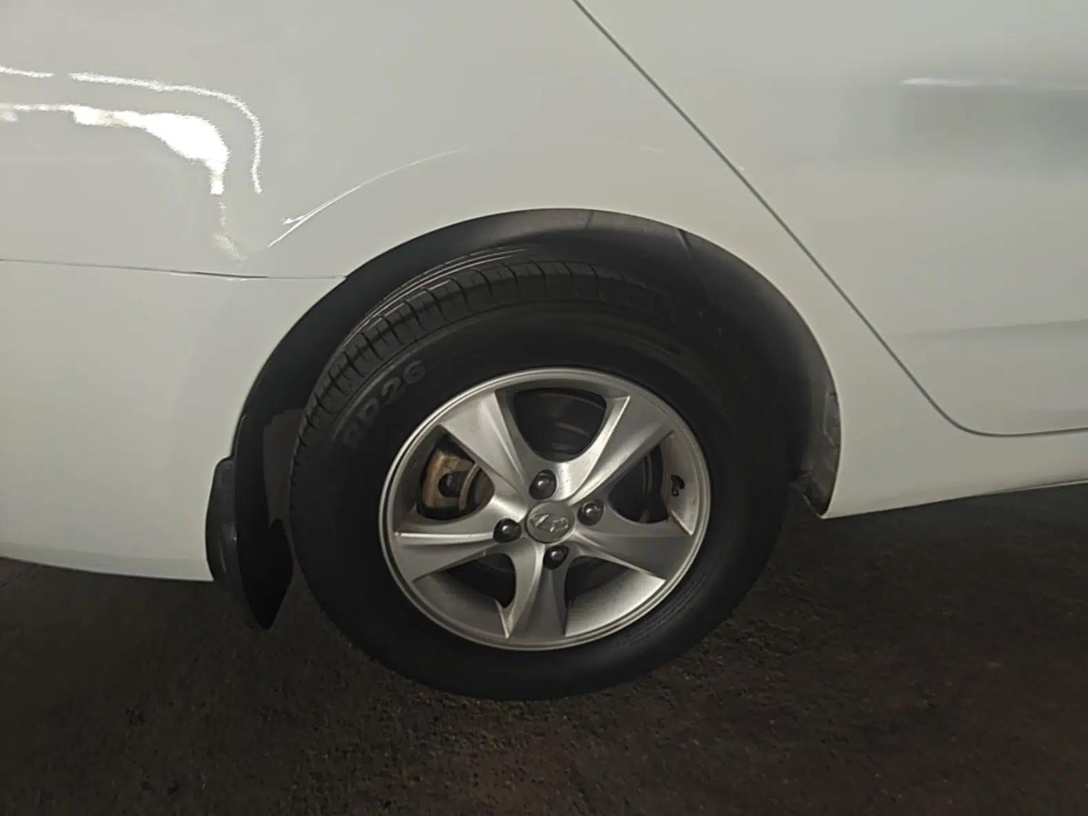 Hyundai Verna (older generation) 2016 1.4L Automatic Smart GLS — миниатюра 11