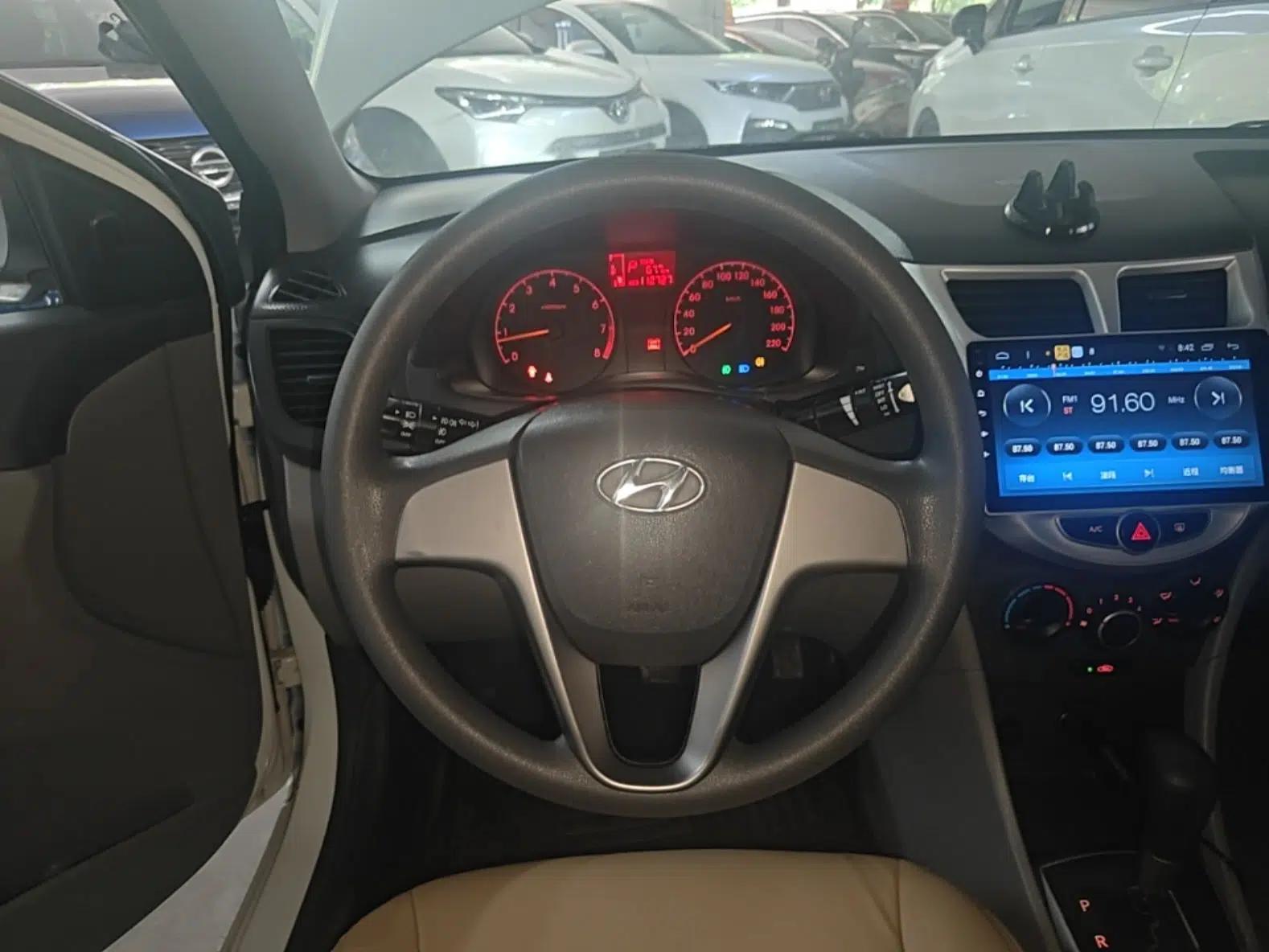 Hyundai Verna (older generation) 2016 1.4L Automatic Smart GLS — миниатюра 13