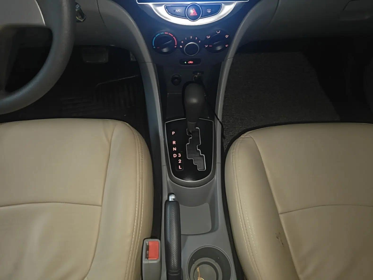 Hyundai Verna (older generation) 2016 1.4L Automatic Smart GLS — миниатюра 16