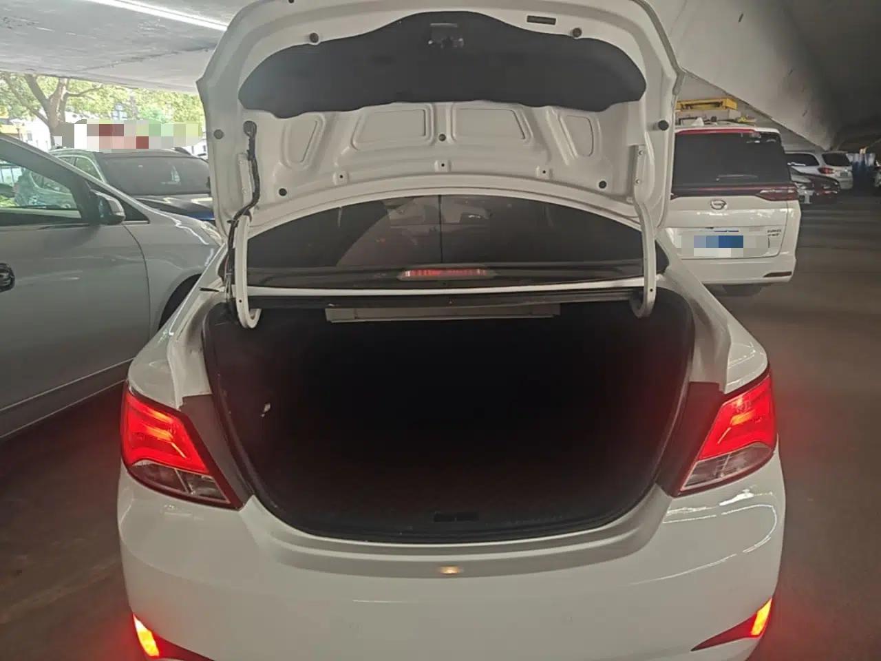 Hyundai Verna (older generation) 2016 1.4L Automatic Smart GLS — миниатюра 22