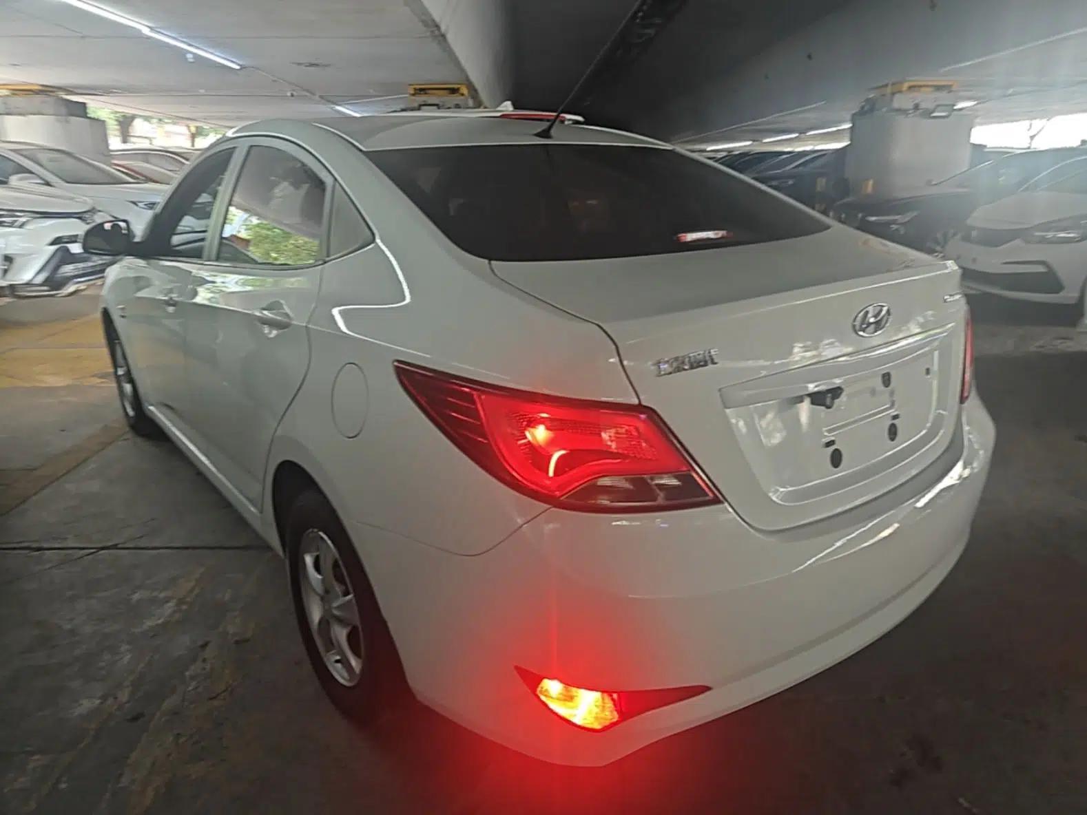 Hyundai Verna (older generation) 2016 1.4L Automatic Smart GLS — миниатюра 4