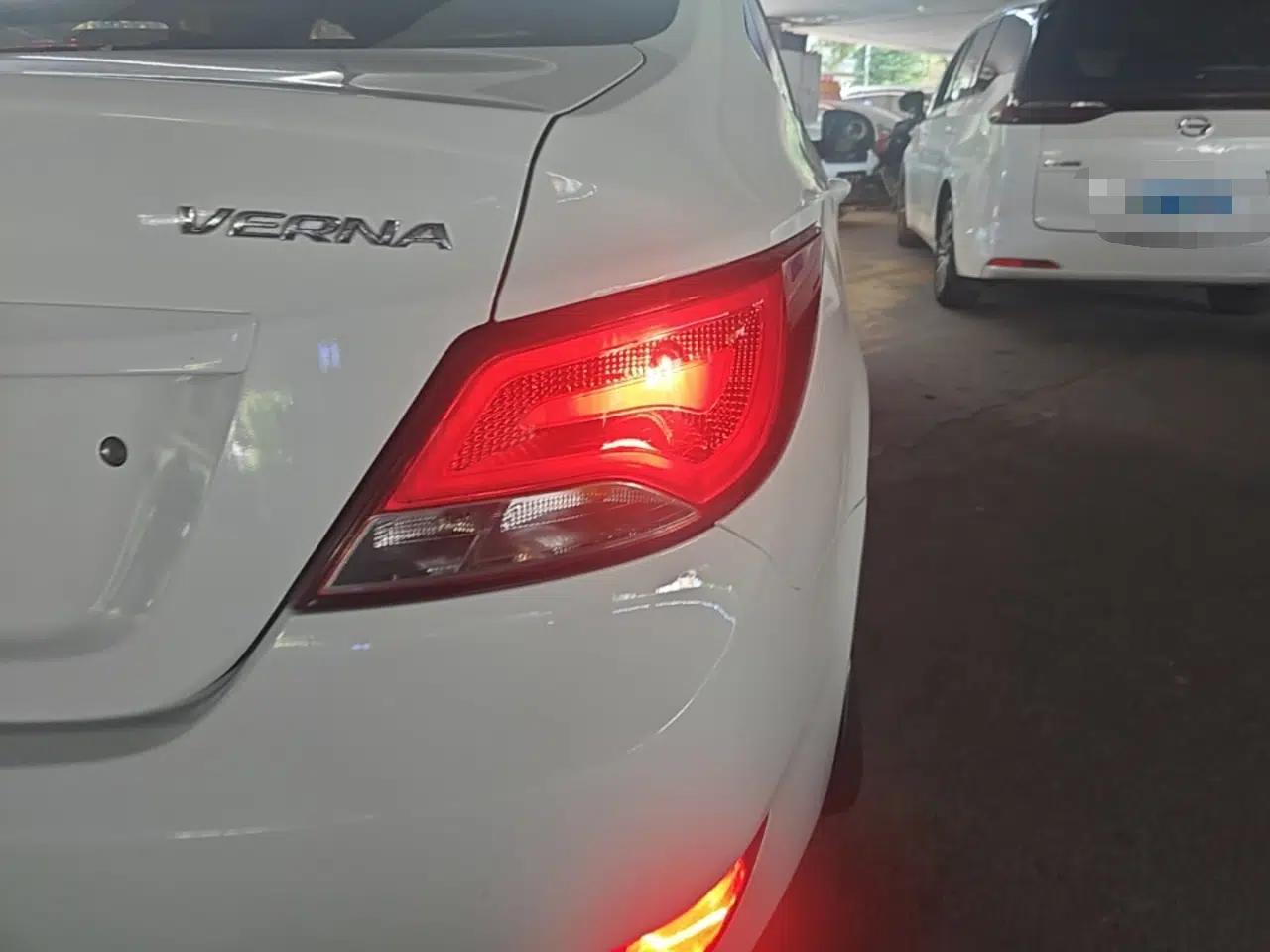 Hyundai Verna (older generation) 2016 1.4L Automatic Smart GLS — миниатюра 9