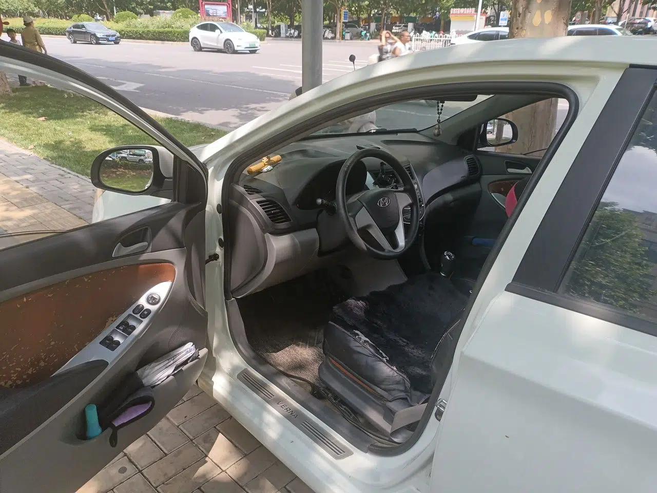 Hyundai Verna (older generation) 2014 1.4L Manual Smart GLS Trim — миниатюра 16
