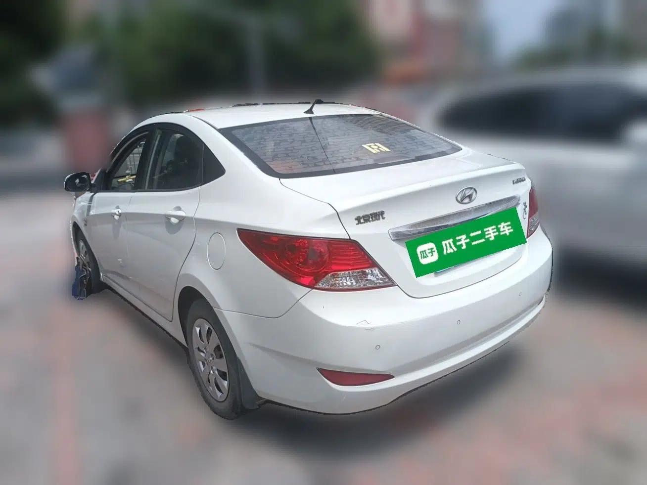 Hyundai Verna (older generation) 2014 1.4L Manual Smart GLS Trim — миниатюра 4