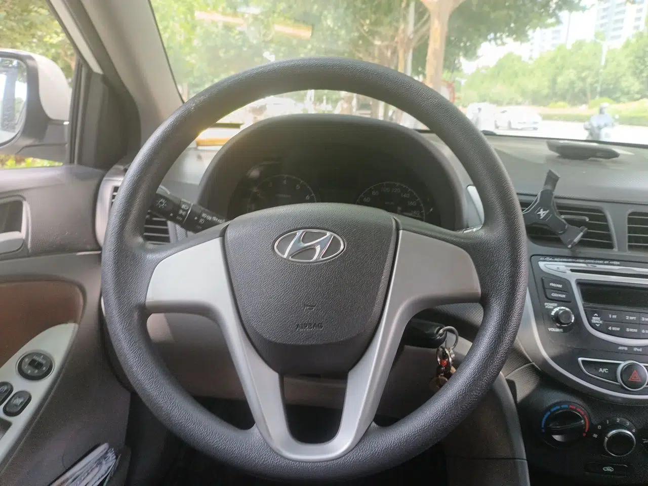 Hyundai Verna (older generation) 2014 1.4L Manual Smart GLS Trim — миниатюра 10