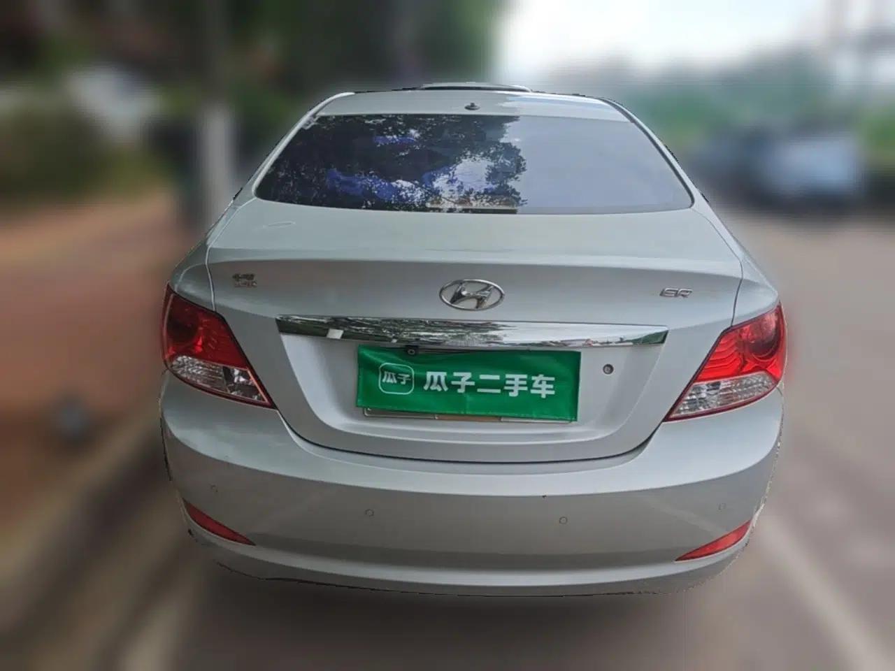 Hyundai Verna (older generation) 2010 Sedan 1.4L Manual Comfort GS — миниатюра 5