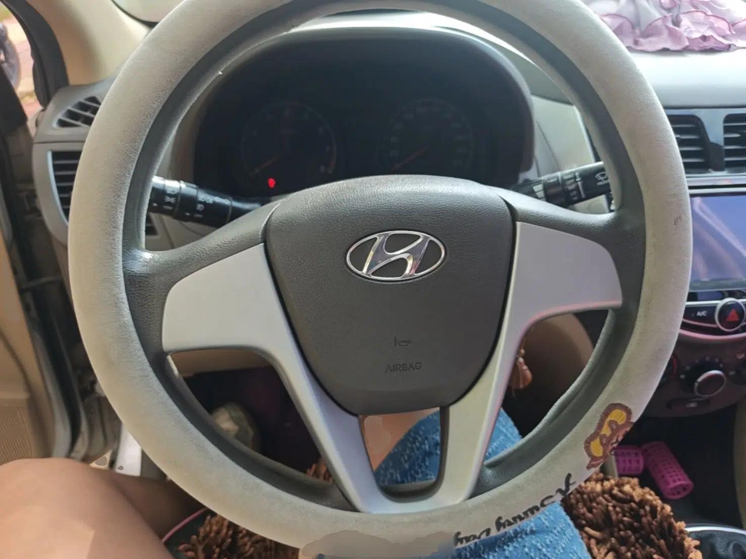 Hyundai Verna (older generation) 2010 Sedan 1.4L Manual Comfort GS — миниатюра 10