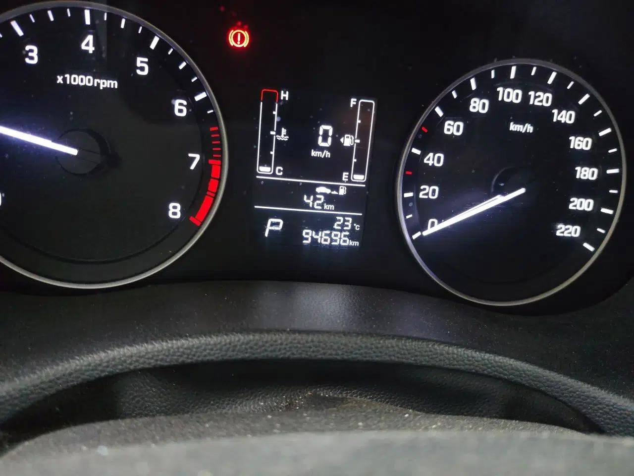 Hyundai ix25 2015 1.6L Automatic Two-Wheel-Drive Deluxe DLX Model — миниатюра 12
