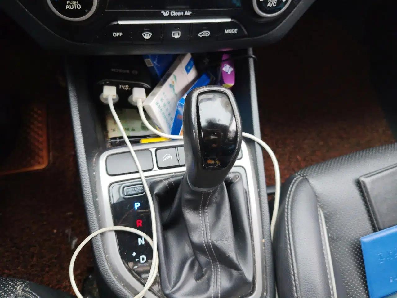 Hyundai ix25 2015 1.6L Automatic Two-Wheel-Drive Deluxe DLX Model — миниатюра 14
