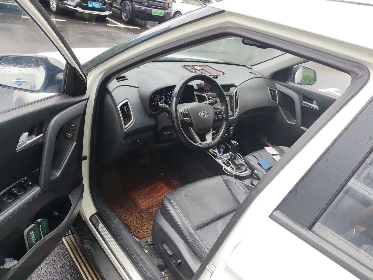 Hyundai ix25 2015 1.6L Automatic Two-Wheel-Drive Deluxe DLX Model — миниатюра 16