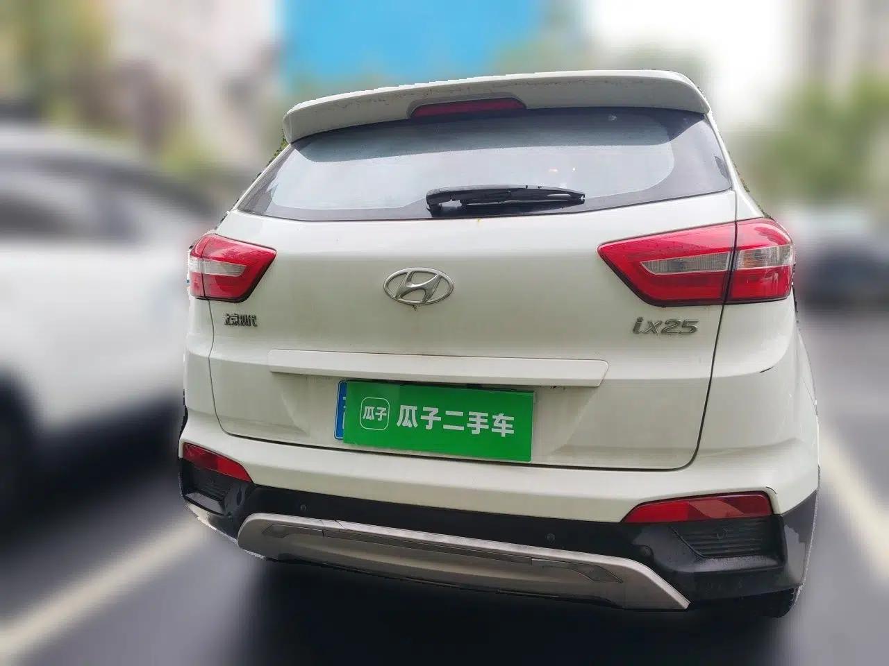 Hyundai ix25 2015 1.6L Automatic Two-Wheel-Drive Deluxe DLX Model — миниатюра 5