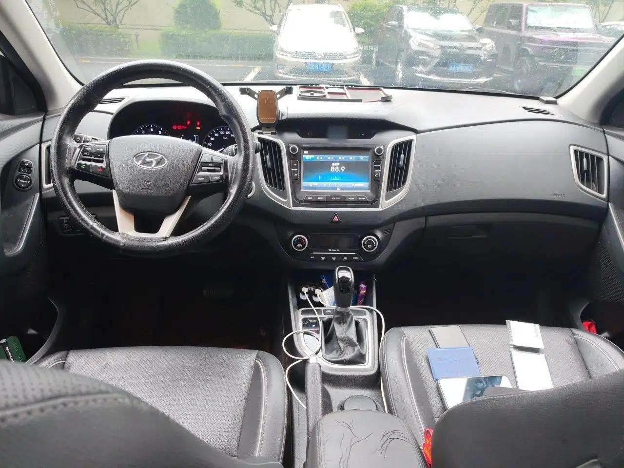 Hyundai ix25 2015 1.6L Automatic Two-Wheel-Drive Deluxe DLX Model — миниатюра 9
