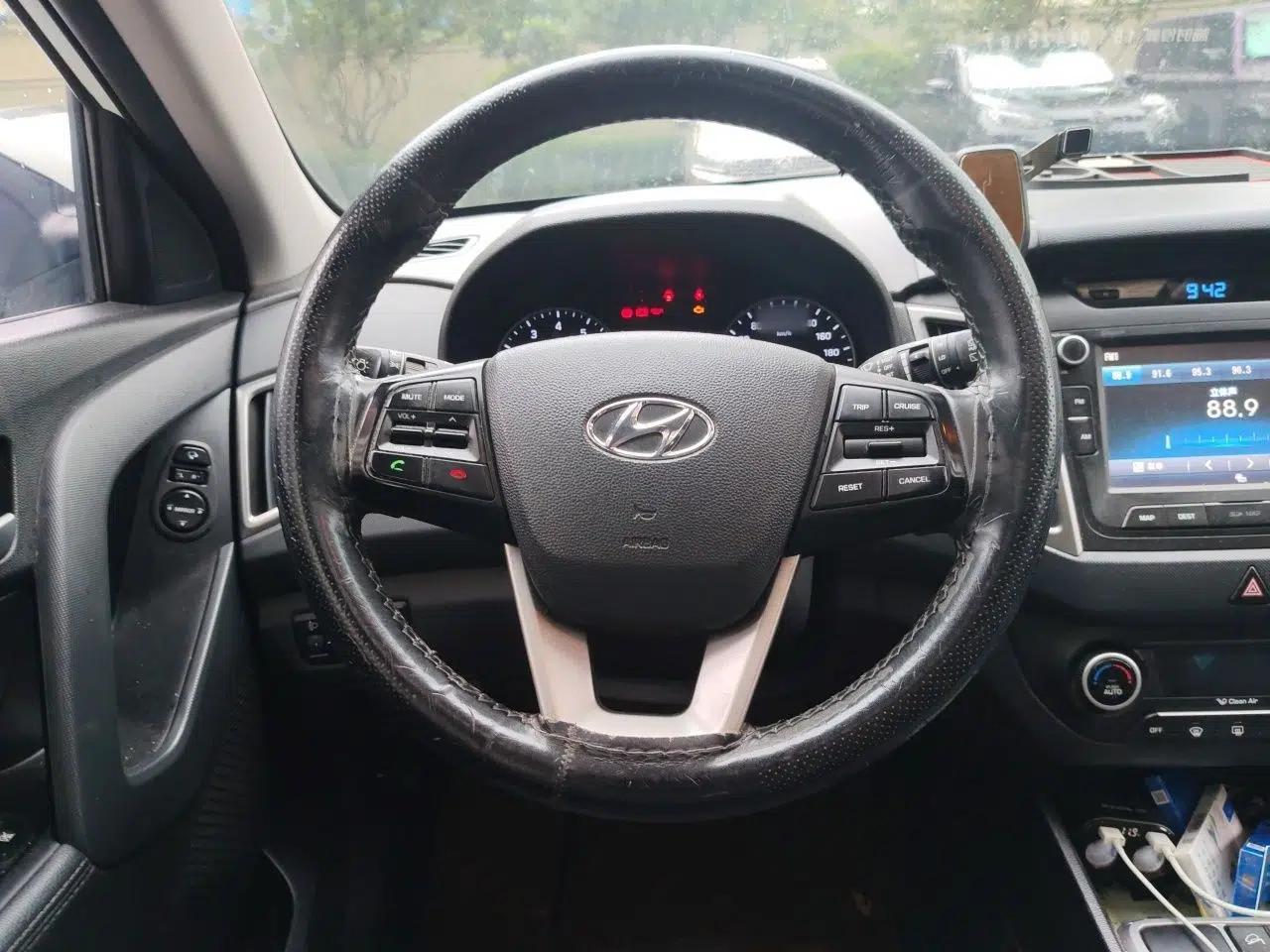 Hyundai ix25 2015 1.6L Automatic Two-Wheel-Drive Deluxe DLX Model — миниатюра 10