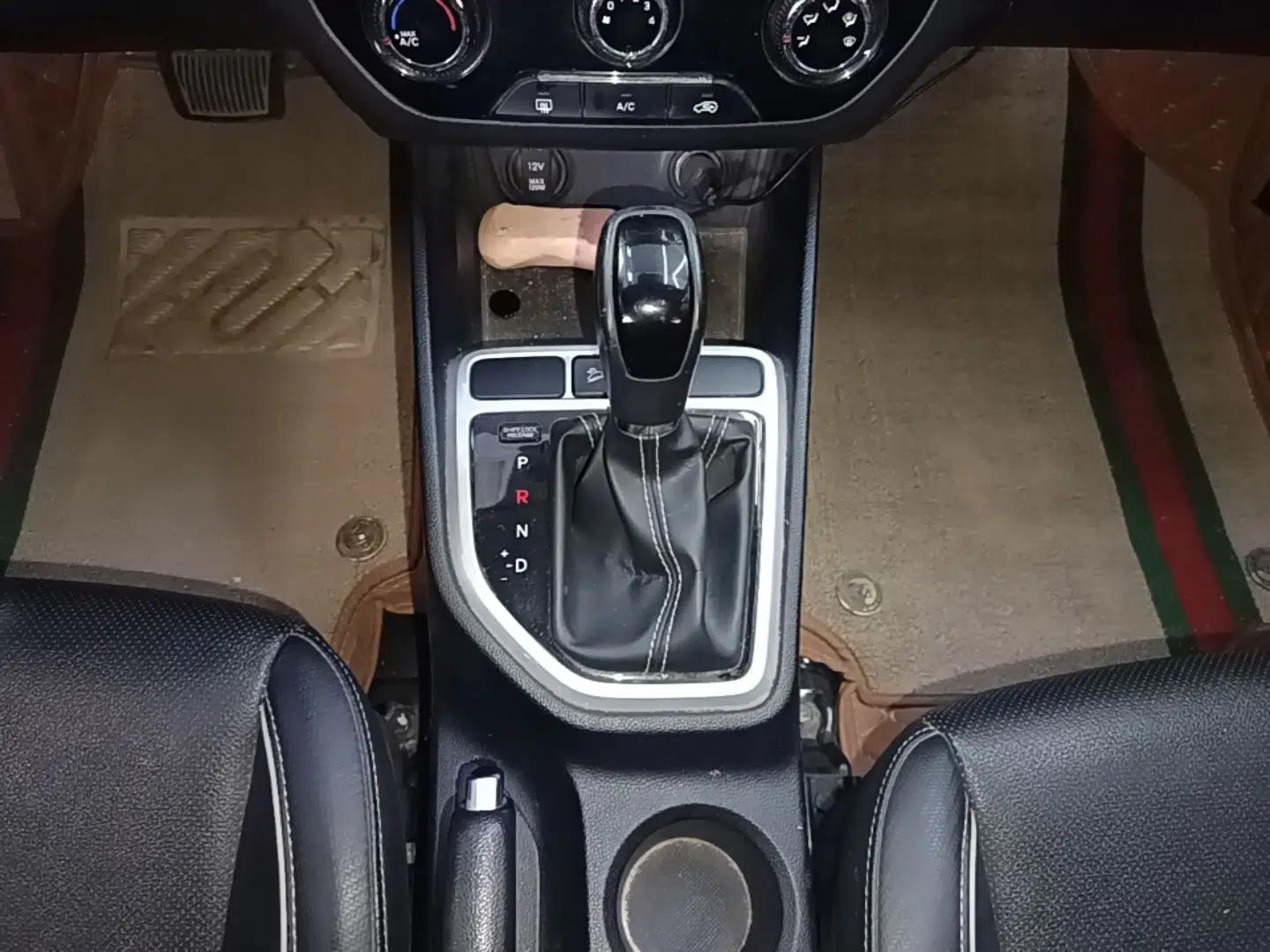 Hyundai ix25 2017 1.6L Automatic Smart Version — миниатюра 16