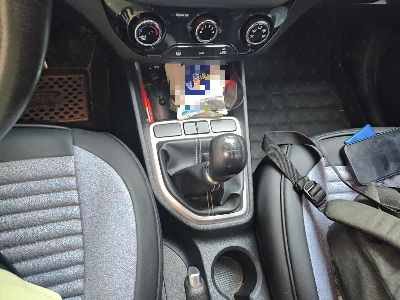 Hyundai ix25 2017 1.6L Manual Fashion Model — миниатюра 11