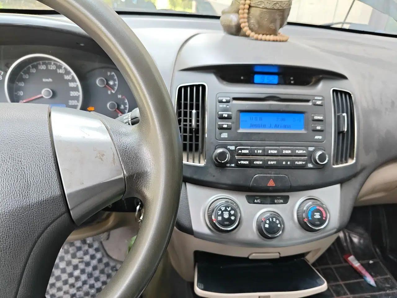 Hyundai Celesta 2011 1.6L Manual Luxury Model — миниатюра 13