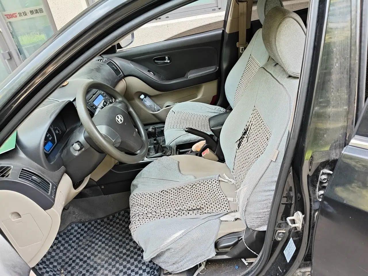 Hyundai Celesta 2011 1.6L Manual Luxury Model — миниатюра 15