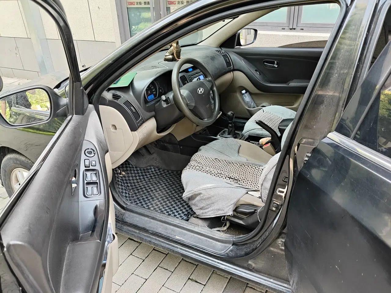 Hyundai Celesta 2011 1.6L Manual Luxury Model — миниатюра 16